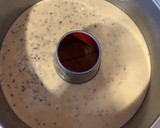 Foto del paso 3 de la receta: Bizcocho con trocitos de chocolate y por fuera cobertura de chocolate