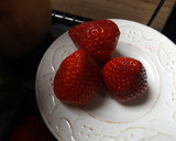 Foto del paso 1 de la receta: Postres de melocotón con fresas a la miel de romero