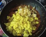 A picture of step 8 of Aloo Gobhi Matar Curry.