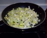 Foto del paso 5 de la receta Setas con puerro y longanizas blancas