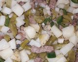 Foto del paso 5 de la receta: Bistec con nopales y papas