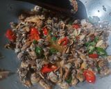 Foto langkah ke 3 dari resep Tumis pedas kerang dara.
