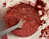 Foto langkah ke 2 dari resep Beet Muffin.