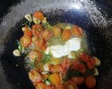 Foto del paso 4 de la receta: Salmón marinado en naranja, sobre cama de espinacas y patacón