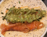 Foto del paso 4 de la receta: Rollitos de salmón y guacamole