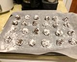 Karácsonyi csokis keksz (Chocolate crinkle cookies) recept fázis 5 fotója