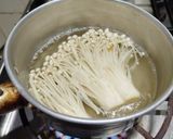 Foto langkah ke 10 dari resep Miso Ramen Topping Enoki Beef.