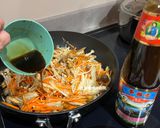 A picture of step 13 of Stir-Fried Tofu Skin with Oyster Sauce and Two Mushrooms.