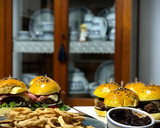 Foto del paso 23 de la receta: Cena norteamericana: Hamburguesas caseras con aros de cebolla y salsa barbacoa