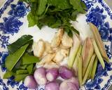 ต้มยำปลาทูสดใบกะเพรา วิธีทำสูตร 2 รูป