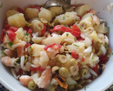 Foto del paso 4 de la receta: Patatas aliñadas con langostinos