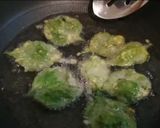 Foto langkah ke 5 dari resep Keripik Bayam.