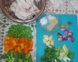 Foto langkah ke 1 dari resep 82. Sup Ceker dan Sayuran.