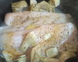 Foto del paso 2 de la receta: Merluza al horno con tomate y alcachofas
