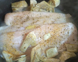 Foto del paso 2 de la receta: Merluza al horno con tomate y alcachofas