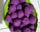 Foto langkah ke 2 dari resep Bola bola ubi coklat melted.