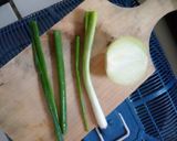 Foto langkah ke 1 dari resep Ikan goreng saus asam gurih.