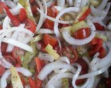 Foto del paso 5 de la receta: Verduras salteadas y huevos fritos