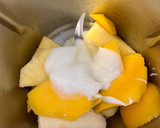 Foto del paso 1 de la receta: Smoothie amarillo de plátano, mango y piña