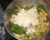 A picture of step 4 of Chips pakoray.
