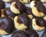Foto del paso 7 de la receta: Pepas sabor naranja con dulce de batata/ membrillo bañadas