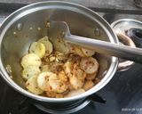 A picture of step 2 of White Radish Curry.