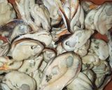 Foto langkah ke 1 dari resep Oseng kerang pedas manis.