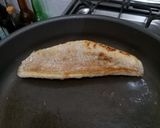 Foto langkah ke 3 dari resep Chinese pan-fried fish with soy sauce.