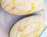 Foto del paso 2 de la receta: Berenjenas rellenas de atún, en microondas