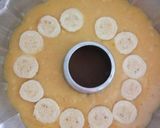 Foto langkah ke 4 dari resep Banana Cake Tanpa Mixer (aduk doank).