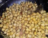 A picture of step 7 of Chickpeas/chhole masala.