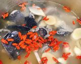 糙米烏骨雞湯的食譜步驟3照片