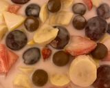 A picture of step 2 of Yogurt fruit.