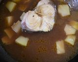 A picture of step 3 of Raw Papaya Fish Miso Soup.
