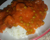 Foto del paso 3 de la receta: Arroz encebollado con albóndigas en salsa de tomate