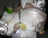 Foto langkah ke 1 dari resep Ikan bawal bakar nyaman (pakai teflon).