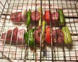 Foto del paso 9 de la receta Brochetas de solomillo de cordero, en salsa thai