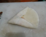 Foto langkah ke 7 dari resep Risoles segitiga dan cara melipatnya.