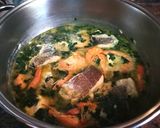 Foto del paso 4 de la receta Merluza y gambas con espinaca