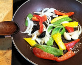 Foto del paso 3 de la receta: Colas de rape en salsa