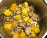 Hình bước làm 3 của món Ếch xào thơm (quả dứa 🍍)