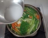 Foto langkah ke 4 dari resep Sup sawi tahu.