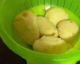 Foto del paso 2 de la receta: Patatas rellenas de gulas con gambas