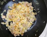 Hình bước làm 2 của món Cơm chiên hành chả trứng