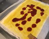 Une image de l'étape 2 de Feuilletés spirales aux olives noires, moutarde américaine, herbes et coulis de tomates.