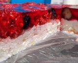 Áfonyás, epres, málnás túrótorta recept fázis 4 fotója