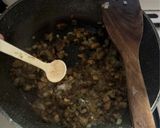 Foto langkah ke 3 dari resep Minced Beef Mushroom Saute.