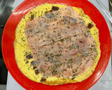 Foto del paso 3 de la receta: Roll de tortilla rellena de dúo de jamón y cebolla