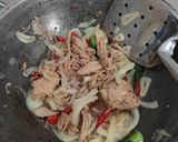 Foto langkah ke 4 dari resep Tumis Tofu Tuna Kaleng.