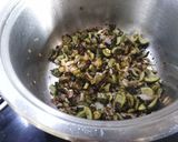 कारल्याची भाजी (karlyachi bhaji recipe in marathi) रेसिपी स्टेप 2 फोटो 